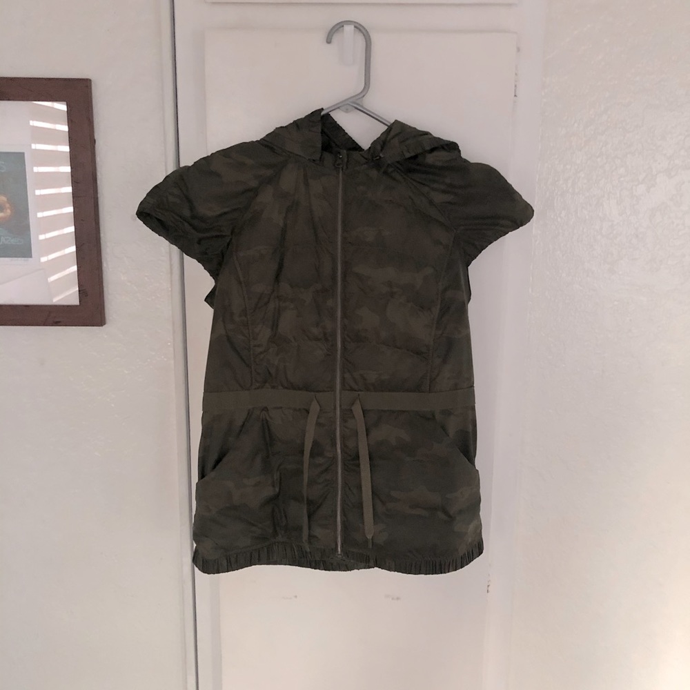 Lululemon Spring Cameo puffy vest